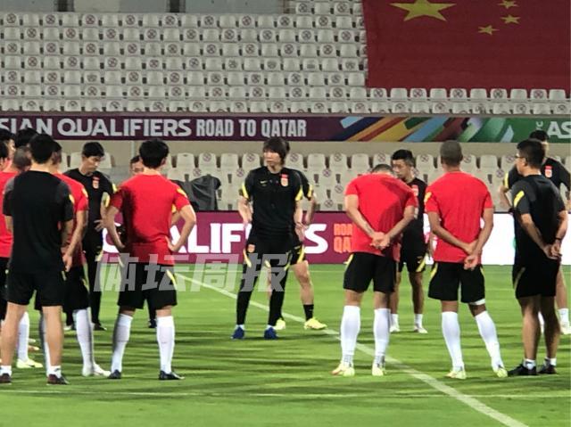 华体会一键直达-16面国旗等待飘扬 中越之战最后踩场国足三人缺阵