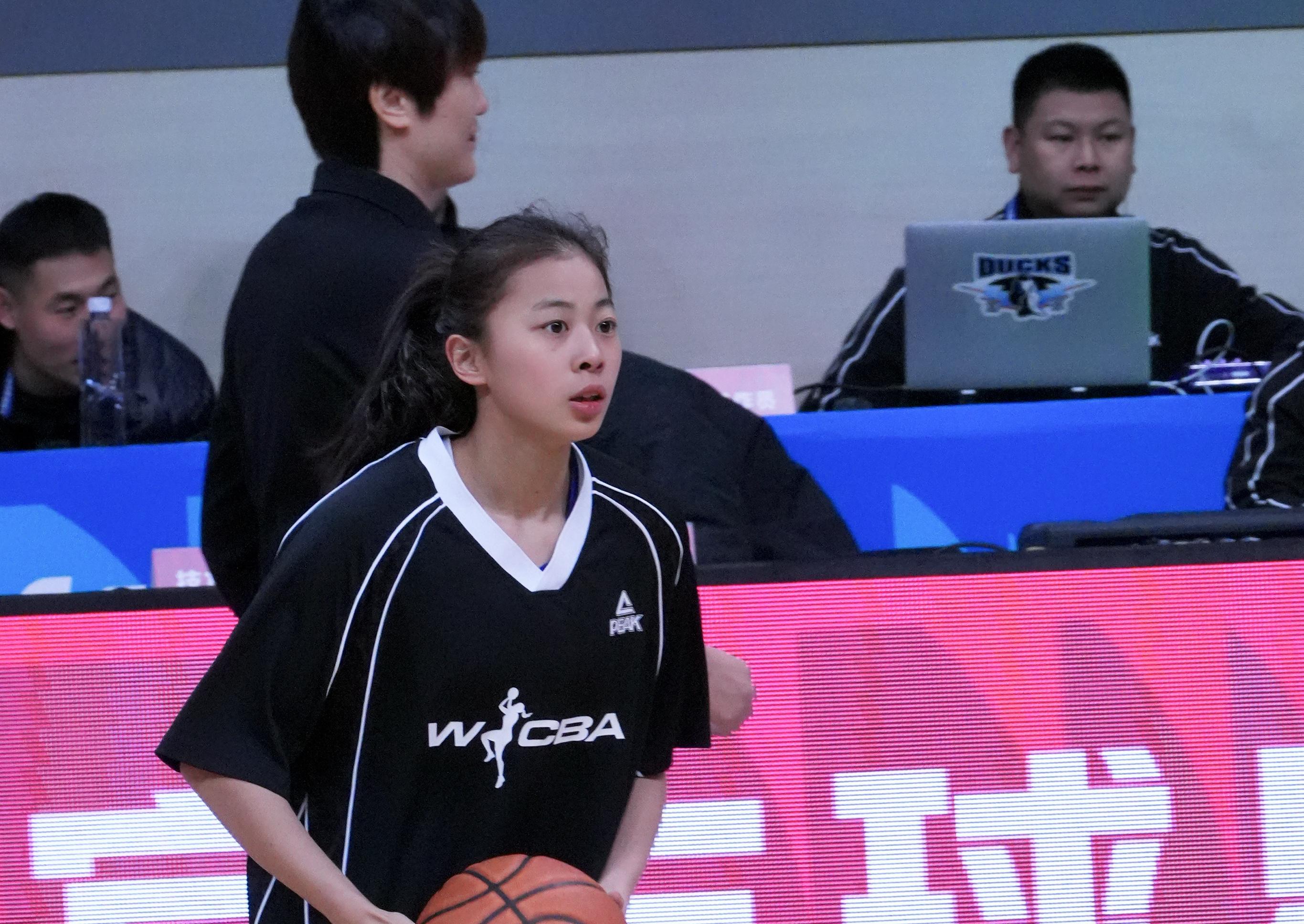 华体会APP下载-轰29+5+9！中国女篮20岁后卫新星崛起：宫鲁鸣再栽培她？
